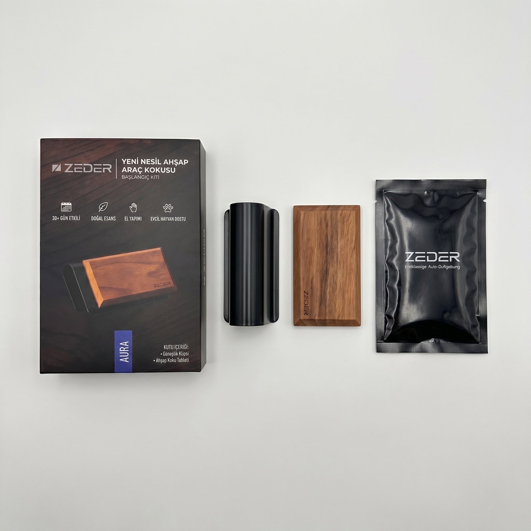 Kutu içeriği — metal klips, ahşap tablet ve AURA koku poşeti