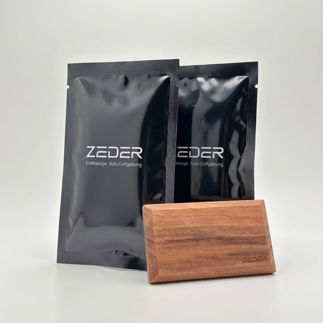 ZEDER AURA 2li yenileme paketi — iki koku poşeti ve masif ahşap tablet