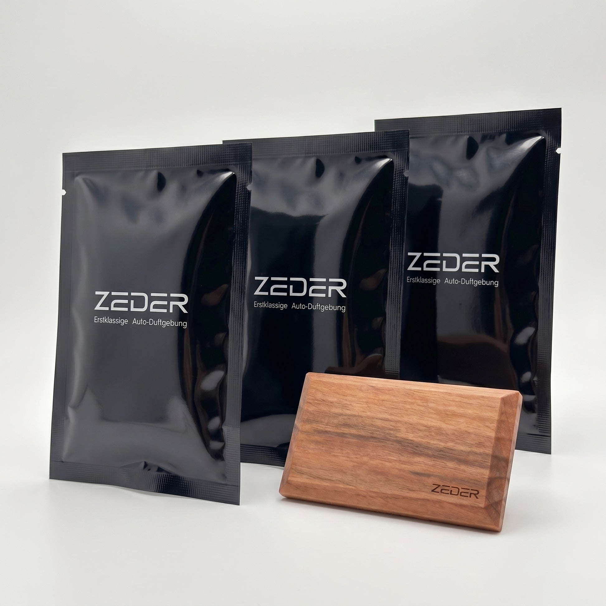 ZEDER AURA 3lü yenileme paketi — üç koku poşeti ve masif ahşap tablet